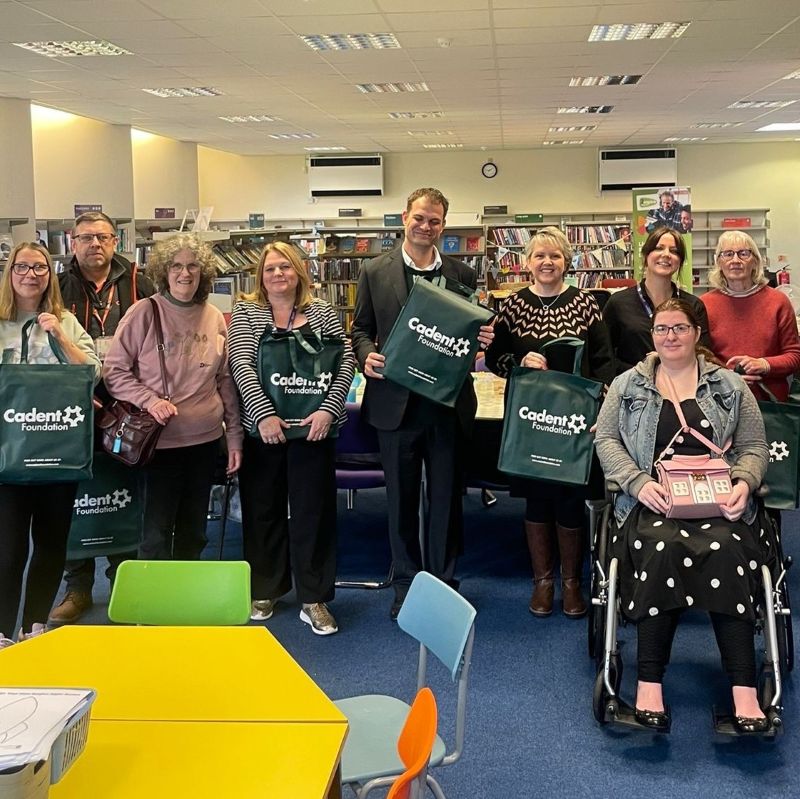 Hamish Falconer MP distributing Warm Packs image