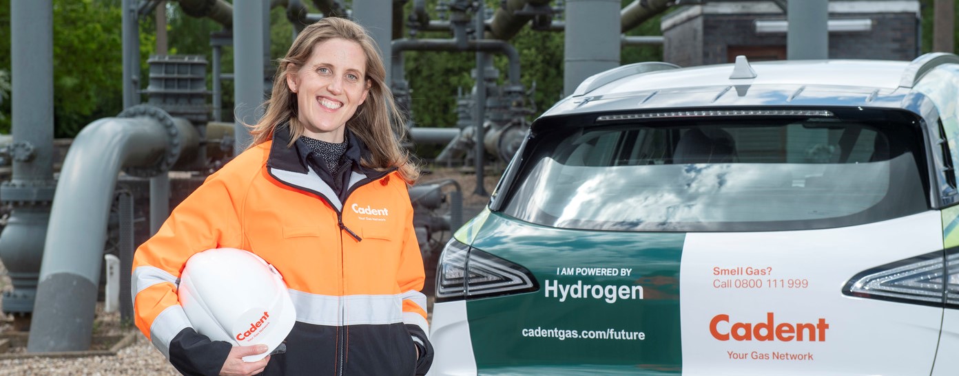 Healthcare-worker-with-patient image