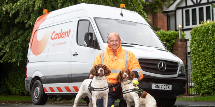 NW-sniffer-dog with a Man in front of Cadent Van